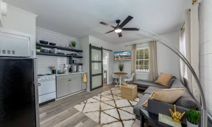 New Bern Apartment | Cozy King Bed Apartment for Families and Pets