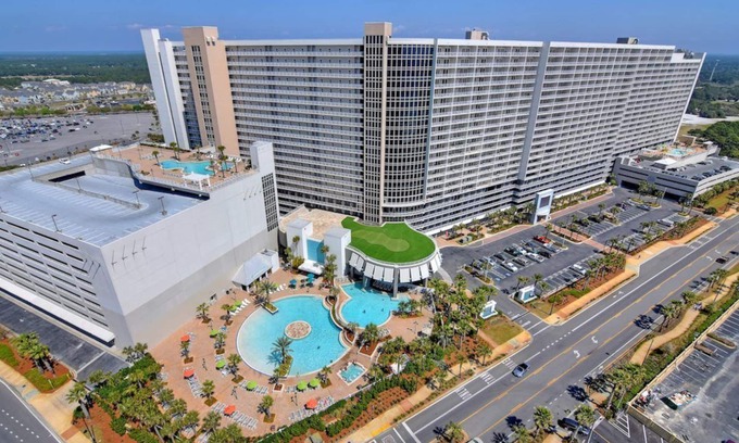 Panama City Beach Resort | Prime 1-Bedroom Suite with Bunk Room & Spa Amenities