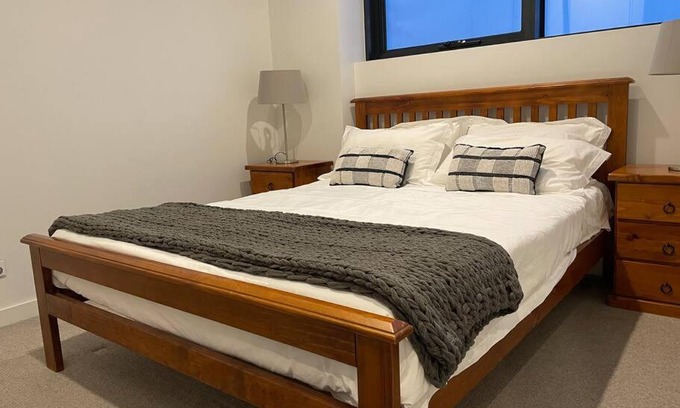 Moonee Ponds Apartment | Charming 1BD Condo with City View & Free Parking