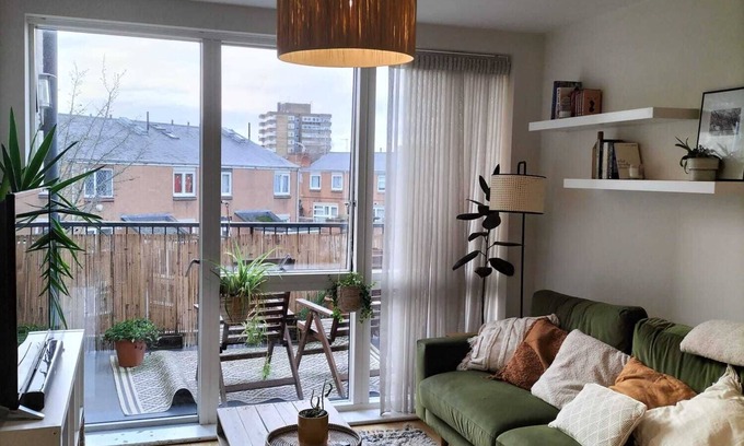 Shacklewell Apartment | Cozy 2 Bed, 2 Bath Apartment in East London - Pet Friendly