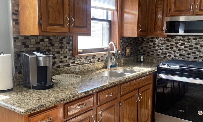 Forestview Apartment | Pet-Friendly 2-Bedroom Apartment in Berwyn - Rated 9/10