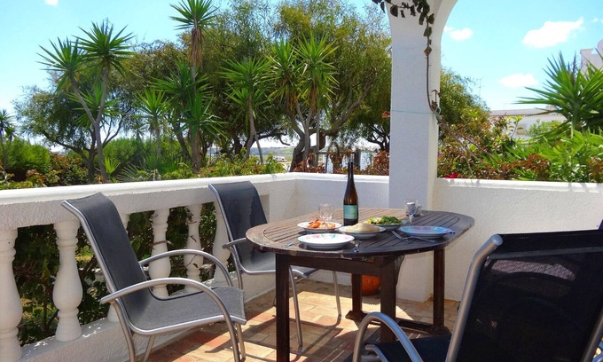 Meia Praia Villa | Ideal 2-Bedroom Beachside Apartment with Ocean View