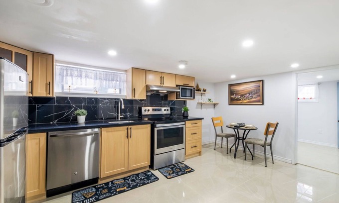 Topham Park Apartment | Cozy 2 Bedroom Apartment with Kitchen in East-York