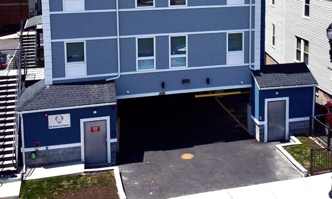 Everett Condo | Top-Rated 2 Bedroom Condo with Ocean View & Parking