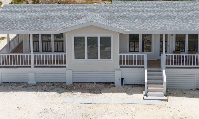 Hartswell Cottage | Idyllic 2-Bedroom Cottage with Ocean Views in Exuma