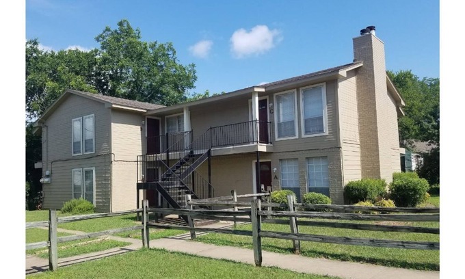 Midlothian Apartment | Cozy 2-Bedroom Retreat in Midlothian, Steps from Downtown