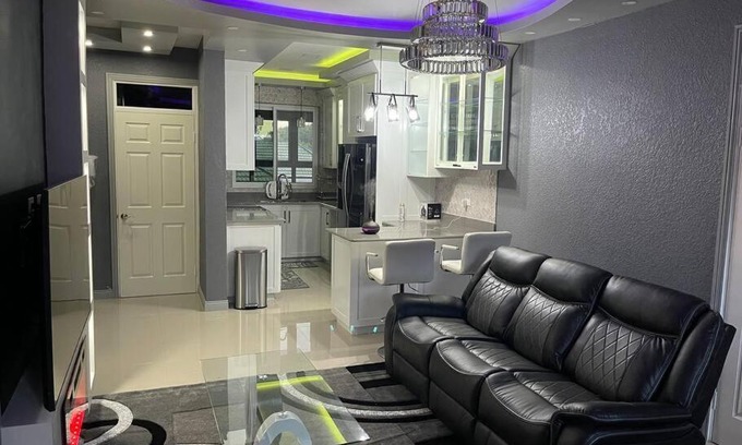 Havendale Apartment | Cozy 2 Bedroom Rental with Pool and Relaxing Jacuzzi