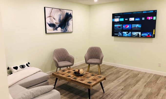 Springbank Hill House | Inviting 2-Bedroom Suite with Private Entrance and Child-Friendly Amenities