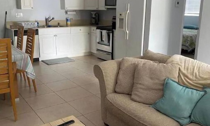 Jupiter House | Delightful 2 Bedroom Retreat with Pool and Spa Access
