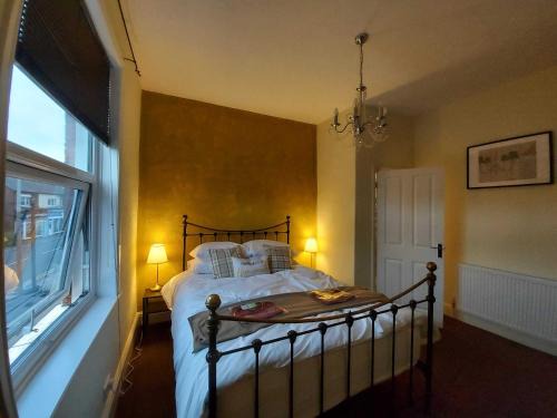 Longton Apartment | Cozy 2-Bedroom Flat in Longton's Heart - Rated 9.2/10