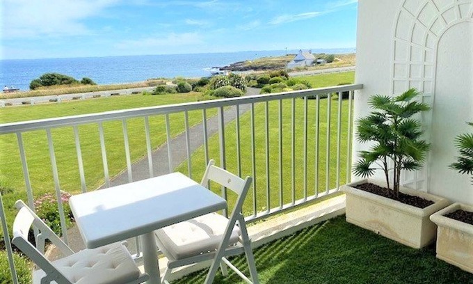 Quiberon Apartment | Cozy Apartment Quiberon with Ocean View & Spa Amenities
