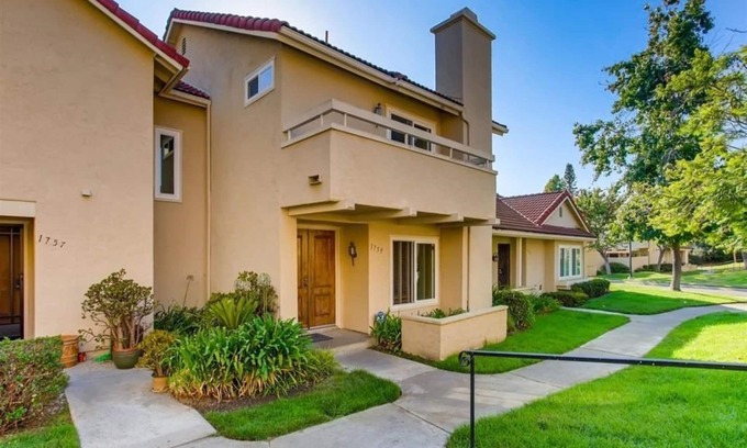 Encinitas House | Cozy Encinitas Townhome with Oceanfront Views & Pool