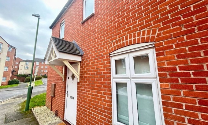 Solihull House | Cozy 3-Bed House in Solihull with Pet-Friendly Perks