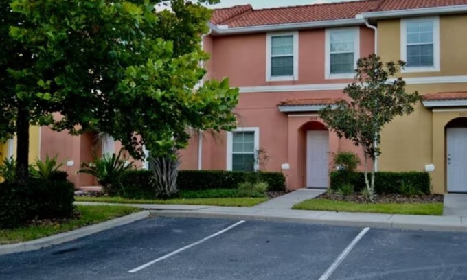 Sunset Lakes House | Family-Friendly 3-Bedroom Townhome with Pools & Fitness Room