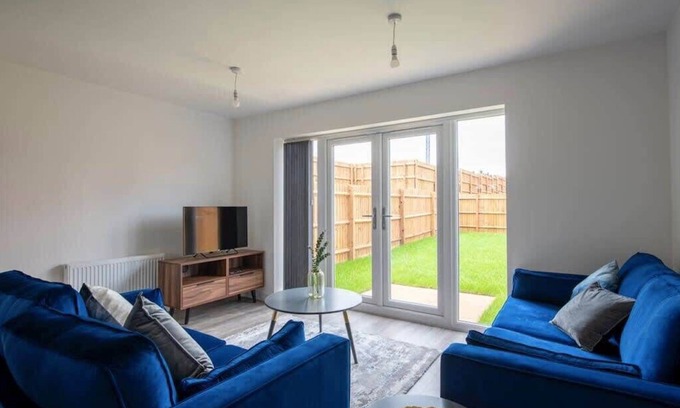 Derby House | Cozy 3 Bedroom City Centre House with Garden Retreat