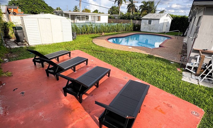 Sunset House | Lovely 3-bedroom house with pool in vibrant Miami