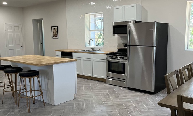 Tahlequah Villa | Cozy 3 Bedroom Retreat Near River & Lake with Breakfast