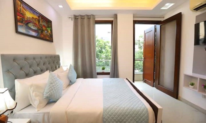 New Delhi Apartment | Cozy 3 BHK Retreat with Breakfast & Family-Friendly Vibes