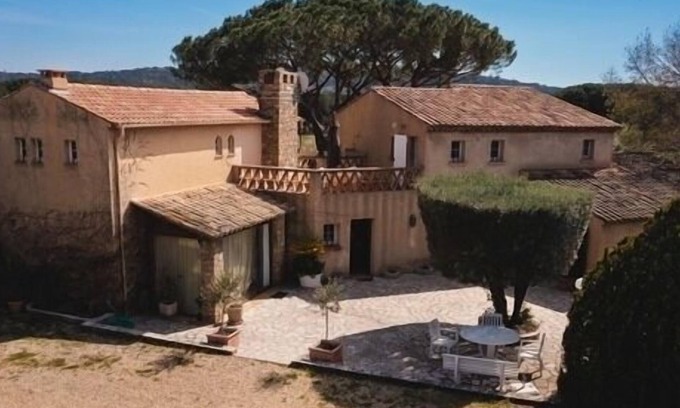 Ramatuelle House | Cozy Studio Retreat Amidst Vineyards with Garden Access