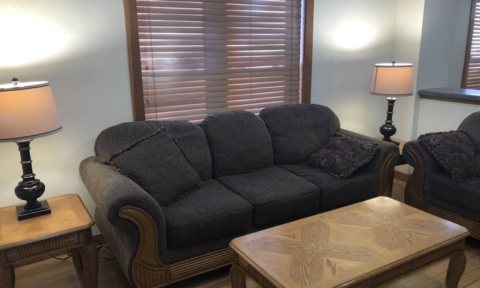 Twain House | Ideal 3BR Retreat Near Downtown with Family-Friendly Amenities