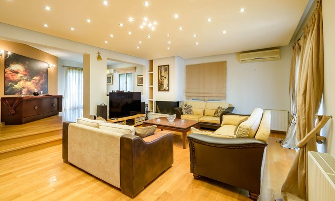 Ilioupoli Apartment | ★Lovely 3br maisonette close to the metro station★