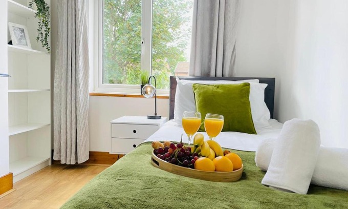 Luton House | Ideal 4-Bed House in Luton - Guest Rated 10/10