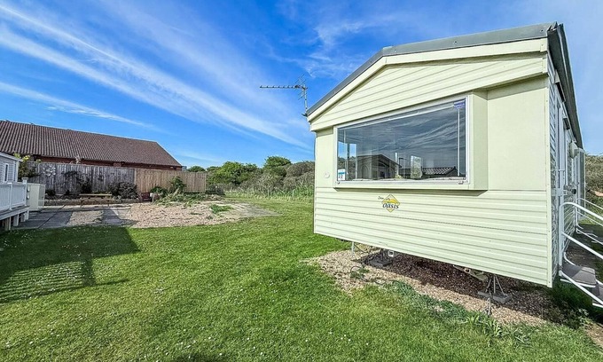 Louth House | Immaculate Caravan for Hire at Sunnydale Holiday Park