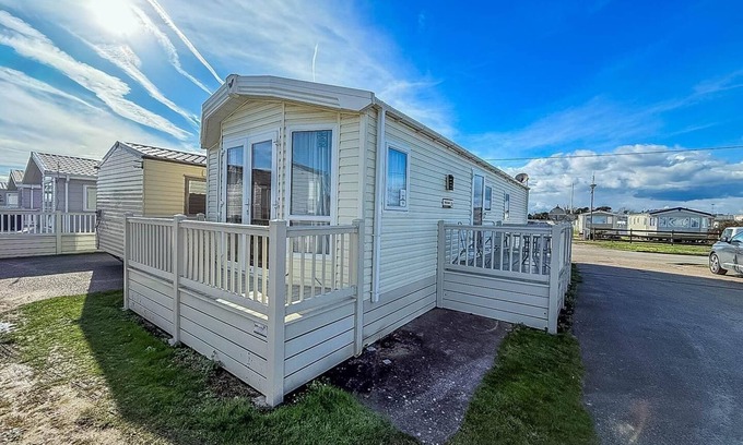 Felixstowe House | Welcoming 6 Berth Caravan at Suffolk Sands Holiday Park