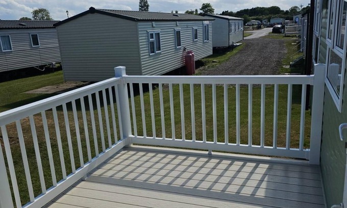 Louth House | Spacious 8 Berth Caravan at Sunnydale, Lincolnshire
