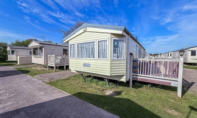 Louth House | Family-Friendly 8 Berth Caravan with Decking at Sunnydale Park