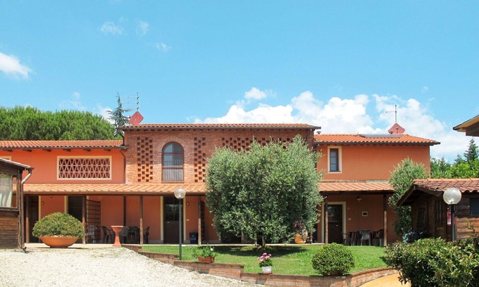 Orentano Apartment | Cozy Apartment for 5 with Pool, A/C, and Free WiFi