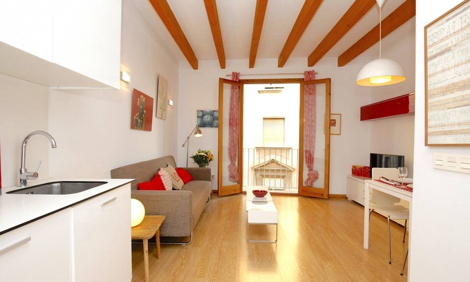 La Missio Apartment | Central Palma Apartment with Wifi, AC & Pool Access