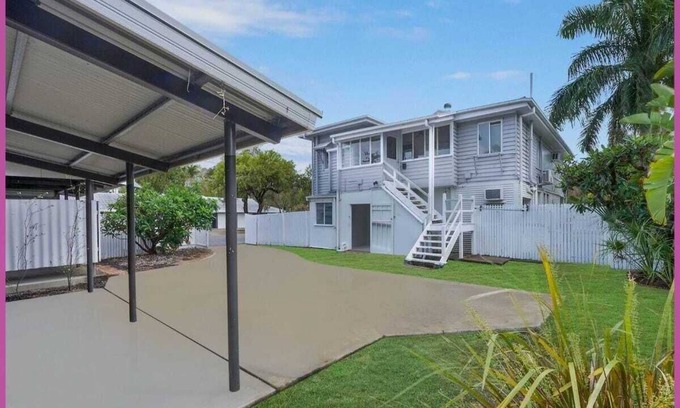 Hermit Park Apartment | Chic 1 Bed Apartment with Breakfast and Family-Friendly Amenities