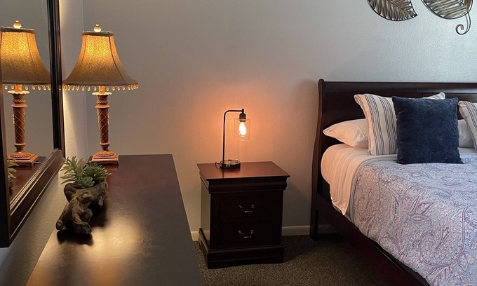 Pearland Apartment | Cozy 1-Bedroom Apartment with WIFI & RokuTV Amenities