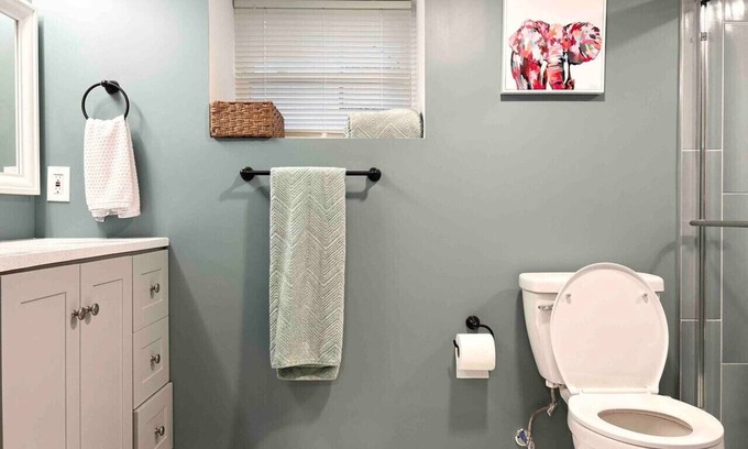 Montclair Apartment | Newly Built Downtown Studio with Kitchen & Breakfast
