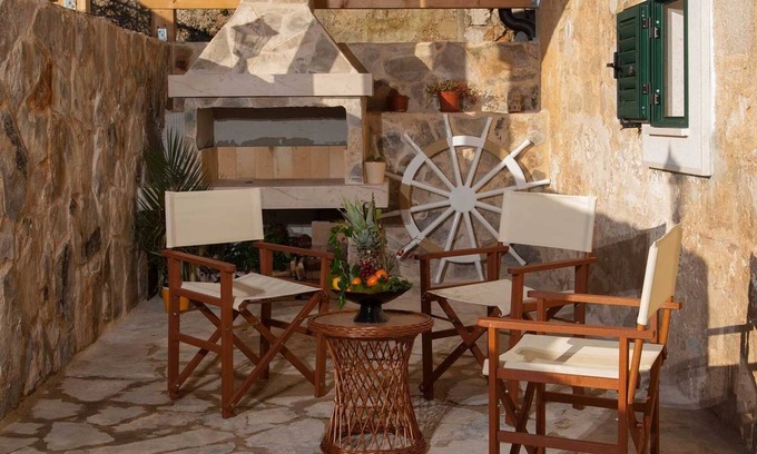 Cove Donja Krusica (Donje selo) Villa | Cozy Traditional Stone Villa with Pool in Donje Selo