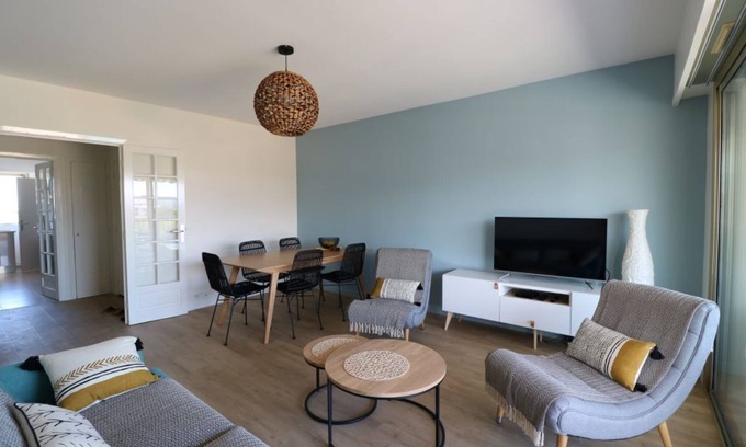 Saint-Laurent-du-Var Apartment | Seaview Apartment with Balcony and Top Guest Rating
