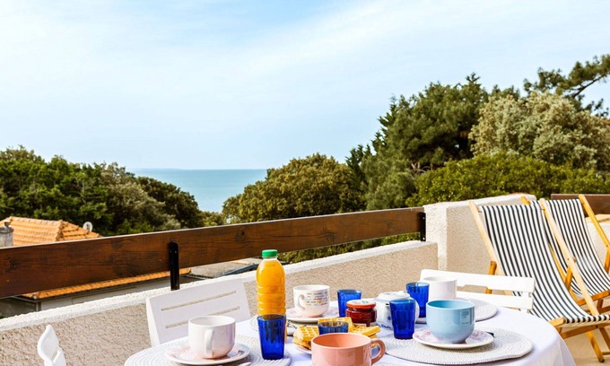 Saint-Palais-sur-Mer Apartment | Ideal Apartment for 5 with Ocean View, Balcony & Parking