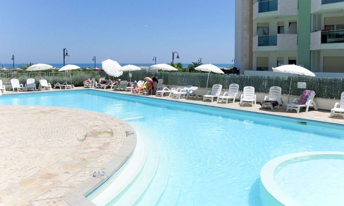 Roseto degli Abruzzi Apartment | Inviting Apartment for 5 with Pool, A/C & Pet-Friendly Perks