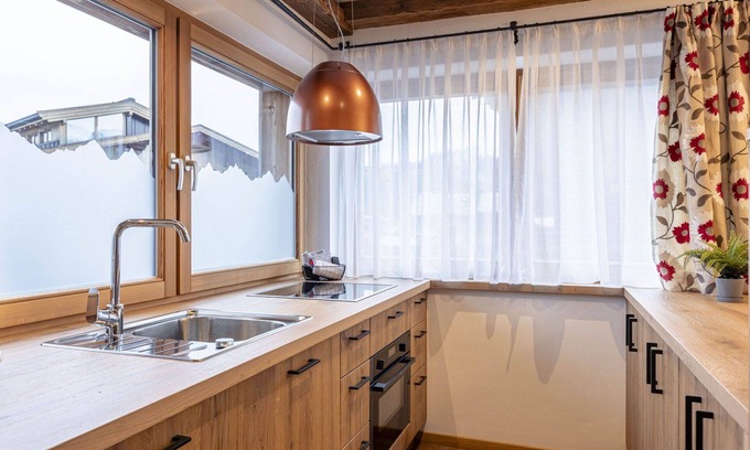 Reith bei Kitzbuehel Apartment | Welcoming Apartment for 4 with Hot Tub and Lake View