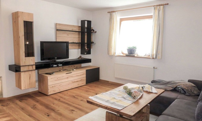 Strass im Zillertal Apartment | Comfortable Apartment for 8 with Pets, WiFi & Lake Views