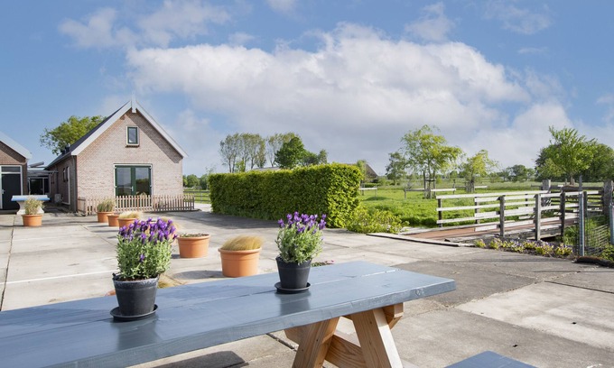Municipality of Alphen aan den Rijn Apartment | Scenic Apartment Overlooking Meadows - Alphen aan den Rijn