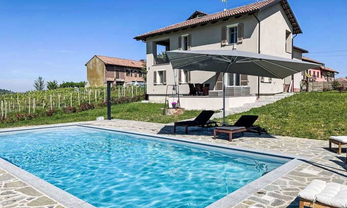Costigliole d'Asti Apartment | Cozy Apartment for 2 with Pool, A/C, and WIFI