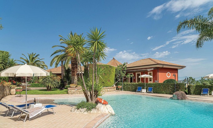 Laureana Cilento Apartment | Cozy 1 Bedroom Retreat in Laureana Cilento with Pool
