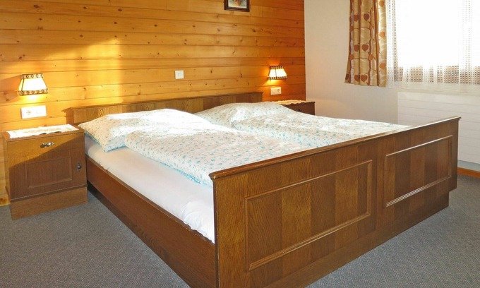 Gortipohl Apartment | Comfortable Apartment for 7 with Balcony and WIFI