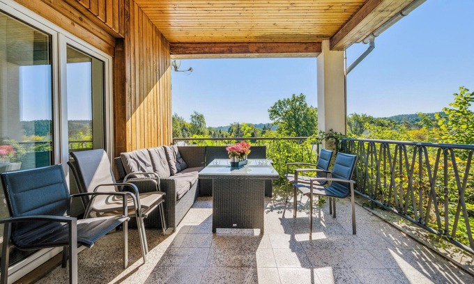 Bungalowdorf an der Talsperre Apartment | Modern Vacation Apartment with Scenic Zeulenroda Dam Views