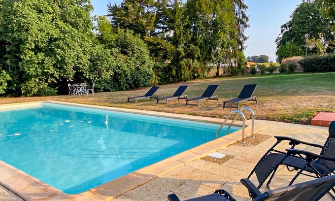 Labastide-dArmagnac Apartment | Relax in a Beautiful Vineyard Home in Mauléon d'Armagnac