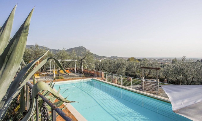 Pieve a Nievole Apartment | Cozy Apartment for 6 with Pool, Hot Tub & WiFi Access