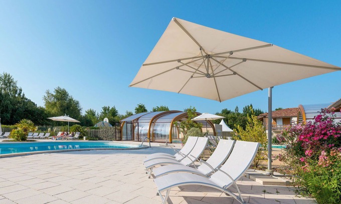 Parentis-en-Born Apartment | Inviting Apartment for 4 with Pool, Pets Welcome & Ocean Views
