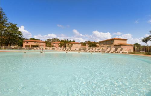 Santa-Maria-Poggio Apartment | Inviting Apartment in Sta Maria Poggio with Full Kitchen